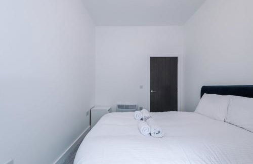 Cohost Partners Cozy Stay Heart of Warrington - Photo 19