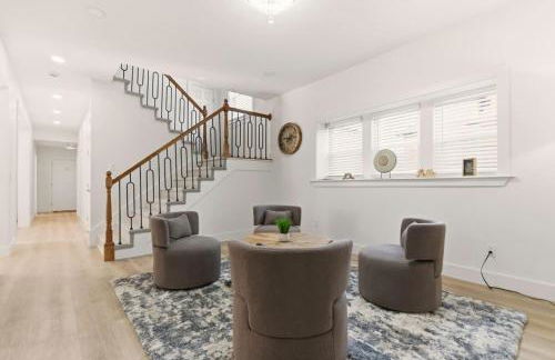 New Modern Updated Secure and Private Home - Foto 9