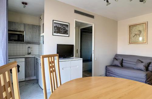 Cozy Apartment sea view Air Cond Renovated in 2026 - Foto 8