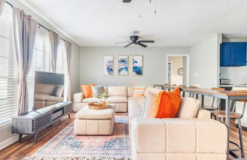 4 Bed 2 Bath, Dog Friendly, Pool, Walk to Stadium - Foto 1