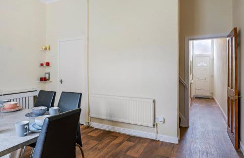 Relax in Comfort 3BR Home for 6 with Full Kitchen, Lounge, Large Bath - Foto 15