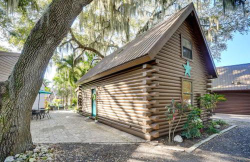 Lake Okeechobee Dockside Cabin with Pool Access - Foto 1