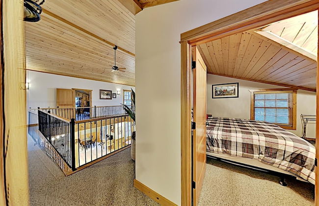 Round House on Round Lake - Photo 5