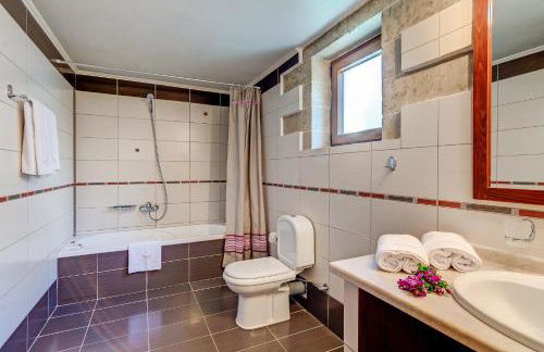 Hectoras Villa in Plaka BY APOKORONAS-VILLAS - Photo 35