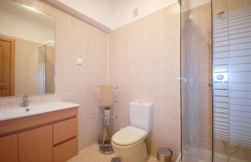 Santa Luzia Residence by Algartur - 5 mins Downtown - AC - Pool - Wi-Fi - Smart TV - Foto 25