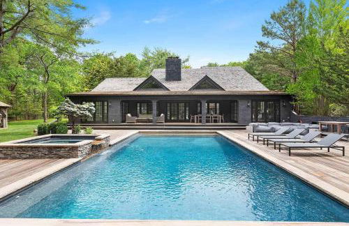 Wainscott Woods by Rove Travel - Luxe Estate with Pool - Foto 1