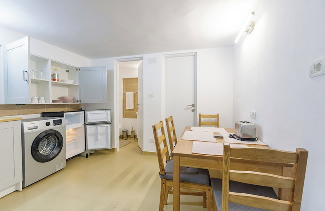Modern Apartment - Photo 33