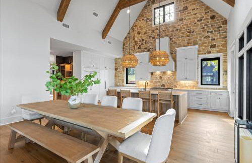 Luxe Lake Martin Home Pool Hot Tub Boat Dock - Foto 18