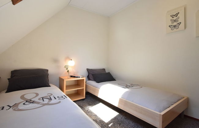 Cozy Holiday Home in Zonnemaire Near Lakebeach - Photo 4