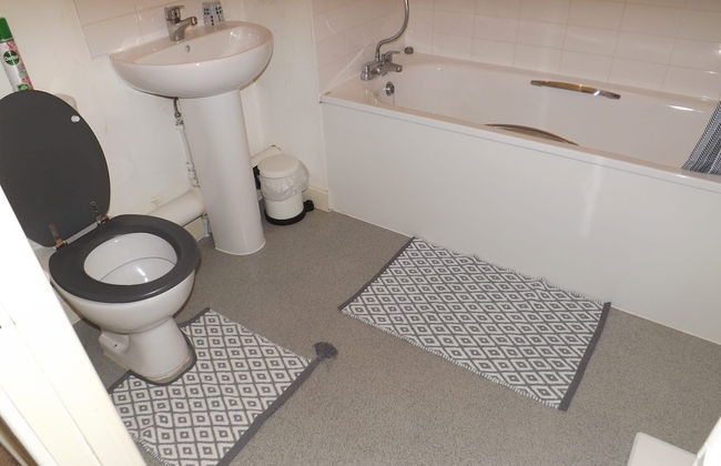 Charming 1-bed Apartment in Barking - Photo 10