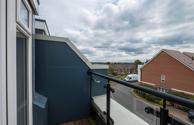 3 Bedroom and 2 Bath House with Balcony - Foto 46