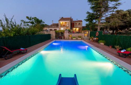 8 to 10 Sleeps Private Pool Villa & BBQ Near Barcelona - Foto 25