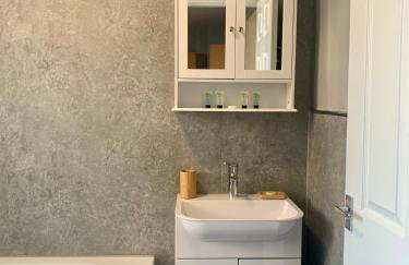 3 BDR Entire Home Sleeps Up to 5 Contractors & Families Long or Short Stay Free WiFi & Parking - Foto 9