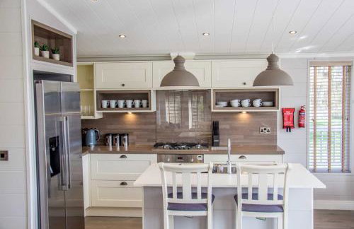 High Oaks Grange - Contemporary Lodges - Photo 18
