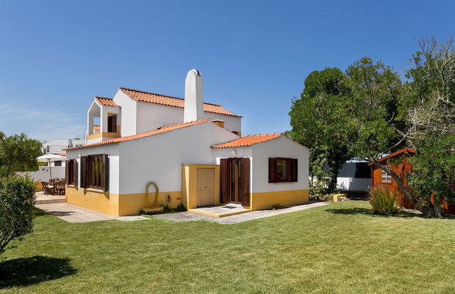 JOIVY 3-BR Cottage w/Terrace & Garden in Colares - Foto 34