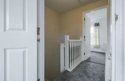 Charming House with Free Parking - Photo 39