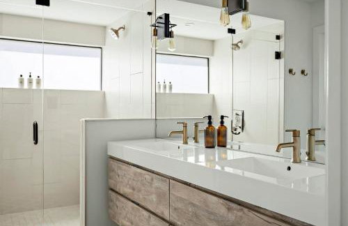 Rooftop Deck, DT City Views, Modern Eastside Oasis - Foto 27