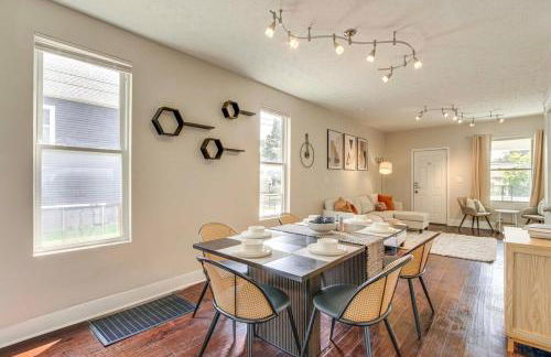 Quiet & Spacious Home Near Downtown - Foto 18