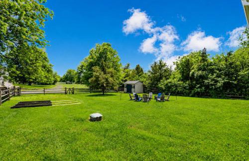 Spacious & Serene Family Gem: Games, Office, Yard! - Foto 29