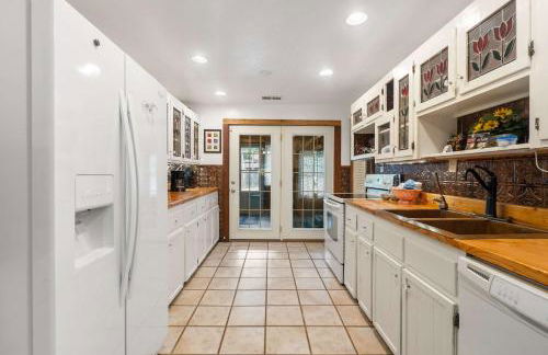 The Cozy Cottage Getaway - Private Pool & Hot Tub - Foto 13