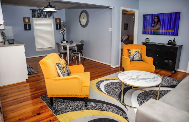 Downtown Cozy 2 BR Apt - 4min drive MardiGras Park - Photo 17