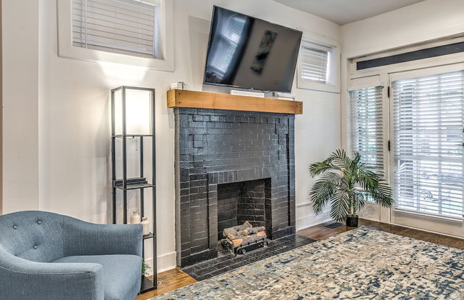 Expansive Downtown Home | JZ Vacation Rentals - Photo 29