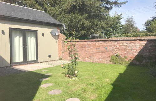 Delightful detached Cottage in Village Centre - Photo 9