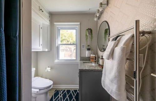 Modern Luxe 3B2B - Hot Tub - Game Room - EV Charger - Walk to Downtown LS - Foto 10