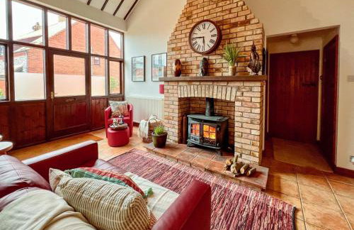 3 Bed in Holt oc-1331 - Photo 1