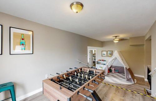 Lovely home on 2+ acres with views, firepit & outdoor kitchen - wedding perfect - Photo 18