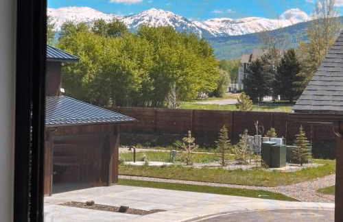 Alpine Escape Luxury Retreat, Hot Tub, Walkable, Mountain Views, 3 King Beds - Foto 48