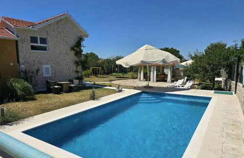 Charming village house with pool - Photo 35