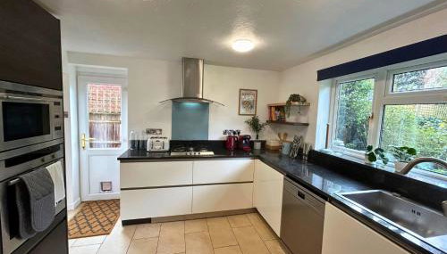 Weybridge Stunning Five Bedroom House With Garden - Foto 5