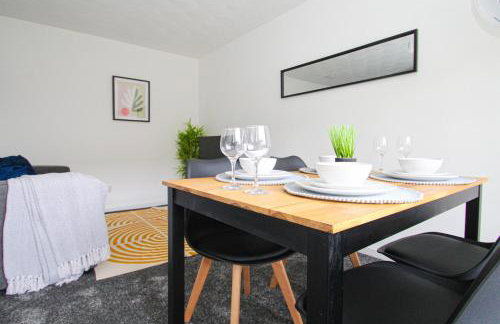 Serviced Apartment in Lanarkshire Close to M8 M74 with Free Parking - Long Stays Available - Foto 6