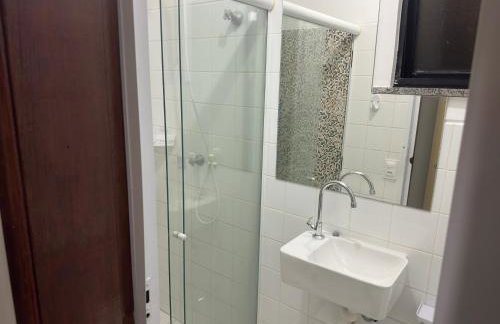 Flat Guarajuba - 3 quartos 2 andar à Beira Mar - pé areia - governança com arrumadeira e Wi Fi inclusos - Foto 17