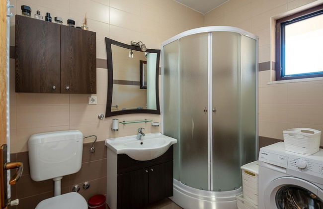 Modern Apartment With Balcony and Garden - Foto 6