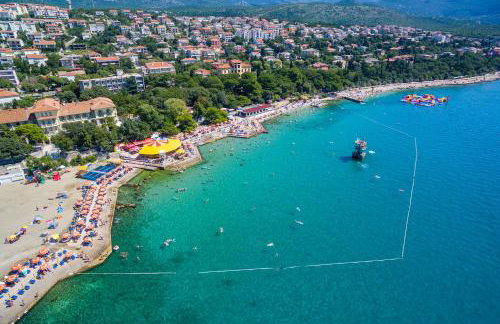 Beachfront apartment with pool, panoramic sea view - by Traveler tourist agency Krk - ID 2390 - Foto 11