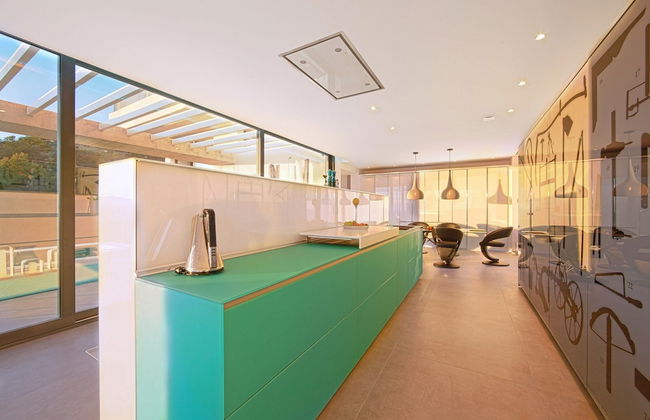 Villa in Marbella With Private Heated Pool - Photo 31