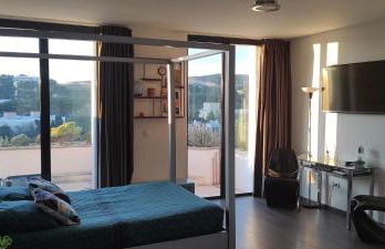 grand studio terrasse de standing, pleine vue village et proche mer - Foto 5