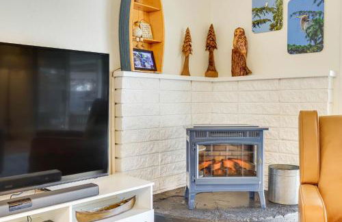 Clear Lake Gem on Canal with Dock Dogs Welcome! - Foto 8