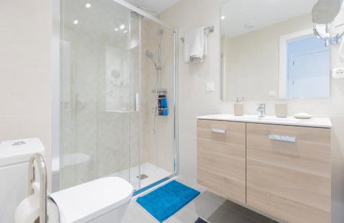 Marbella luxury brand new 2-bedroom apartment, 3 min walk to the beach! - Photo 18