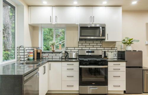 Beautiful place with a great location, free parking, WiFi & large TV. - Foto 10