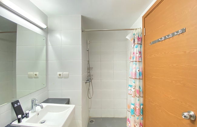 Spacious Studio Room at Beverly Dago Apartment - Photo 12