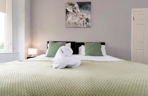 Charming and comfortable property by Our Home Short Stays very spacious with super fast WiFi close to the Metro Centre and Newcastle City Centre - Foto 2