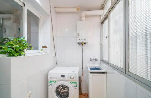 Amplio piso con 4 habitaciones para disfrutar de Málaga con parking gratuito - Photo 56