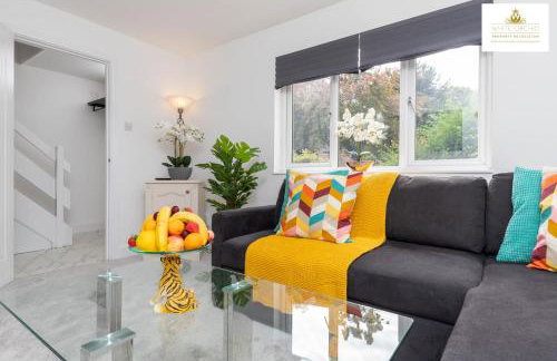 Contractors 3 Bed 2Bath House Free Off Street Parking for 2 Cars WiFi Stevenage Self Catering Sleeps 5 Guests By White Orchid Property Relocation - Foto 48