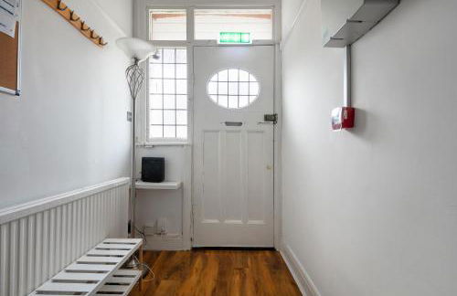 Welcome to Northview House Stylish 4 Bedroom Home in Southend by Jesswood Properties Contractors Corporates Relocation Stays Long Stays Welcome - Foto 33