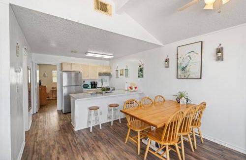 Oceanfront 2BR Cottage w Sunsets Views Comfy and Pet and Family Friendly - Foto 10