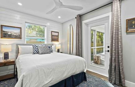 The Surf House: Stylish 2BR Haven - Foto 18