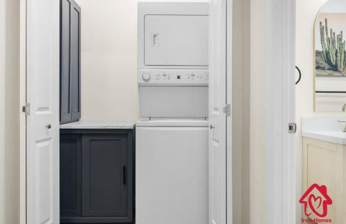 ValleyVibe: Modern Comfort in North Valley - an Irvie Home - Foto 26